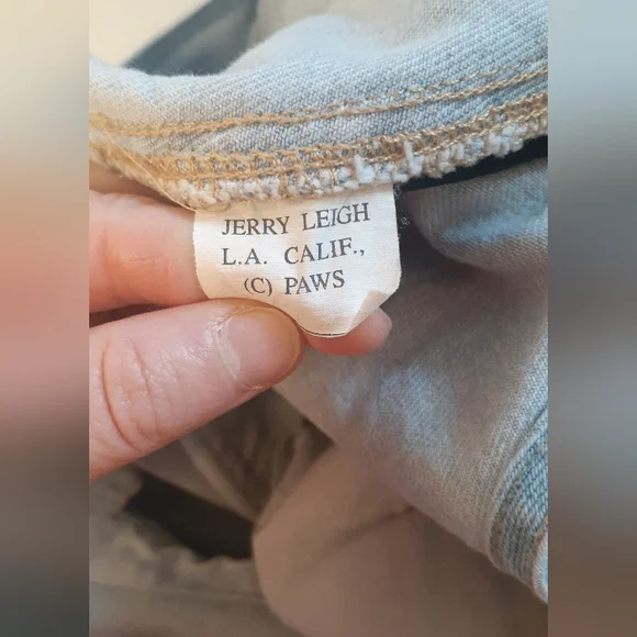 Light Wash Denim Garfield Patch Short Overalls - size large - Picture 8 of 11